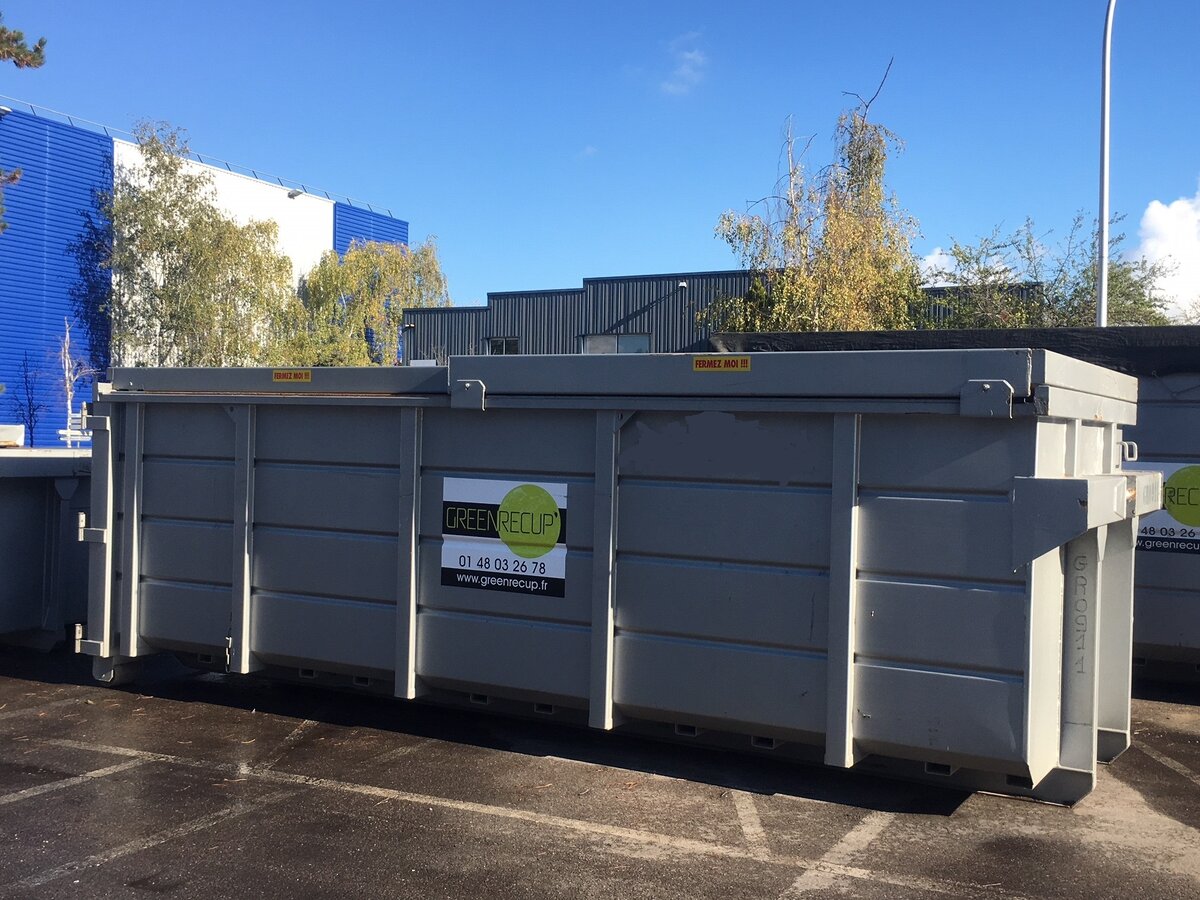 Benne ouverte ou fermée : laquelle choisir pour vos déchets ?